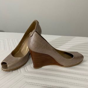 ✅Stuart Weitzman Wedge shoes size 7